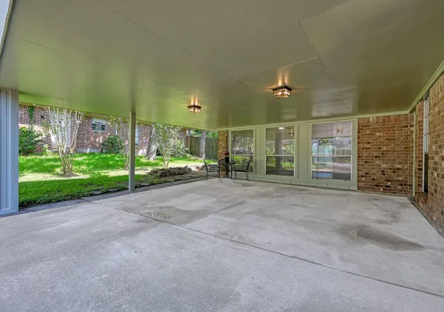 Photo 4 of Single family home for sale at 107 Shadylyn Dr, Conroe, TX 77304 | MLS# 82275763 | Listing updated on 2026-07-18