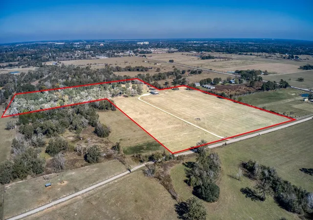 Photo 3 of Sale Pending at 40934 Thomas Ln, Hempstead, TX 77445 | MLS# 65716320 | Listing updated on 2026-09-14