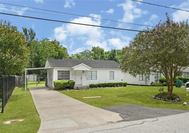 Photo 2 of Single family home for sale at 2607 Oleander Dr, Pasadena, TX 77503 | MLS# 37235512 | Listing updated on 2026-08-27