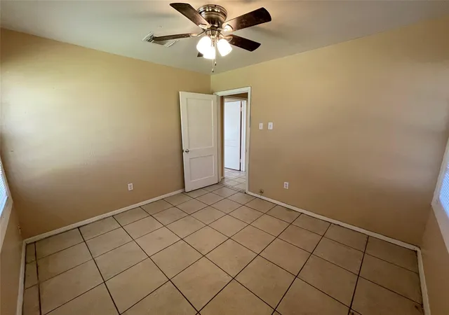 5th image of 3910 Ella Blvd, Houston, TX 77018 | MLS# 89650036