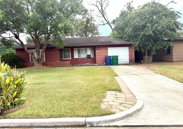 1st image of 208 Richmond St, Angleton, TX 77515 | MLS# 78491821