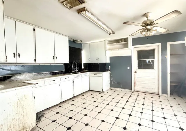 3rd image of 208 Richmond St, Angleton, TX 77515 | MLS# 78491821