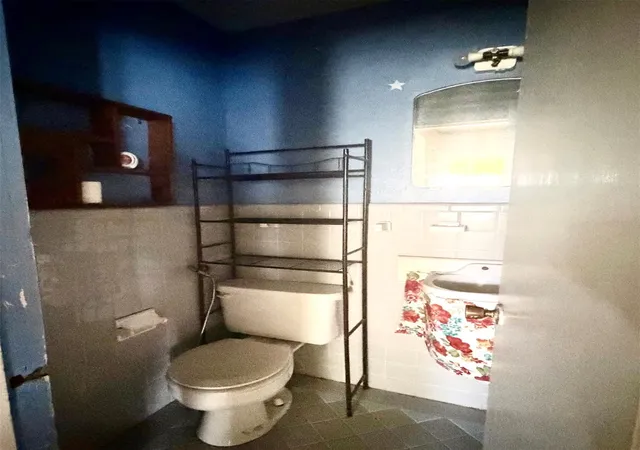 5th image of 208 Richmond St, Angleton, TX 77515 | MLS# 78491821