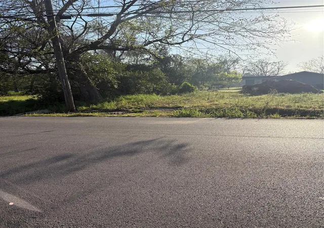 Photo 3 of Sale Pending at 1826 Dewalt St, Houston, TX 77088 | MLS# 55379570 | Listing updated on 2026-09-05
