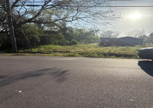 Photo 4 of Sale Pending at 1826 Dewalt St, Houston, TX 77088 | MLS# 55379570 | Listing updated on 2026-09-05