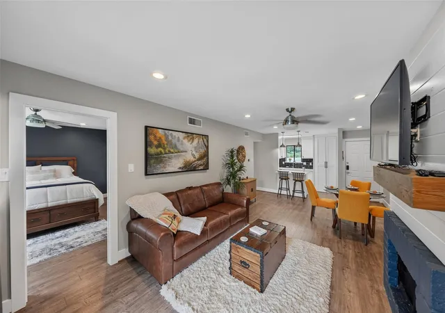 Listing Photo 4 - Condo for sale in building located at 12100 Melville Dr, Montgomery, TX 77356 - Unit #606