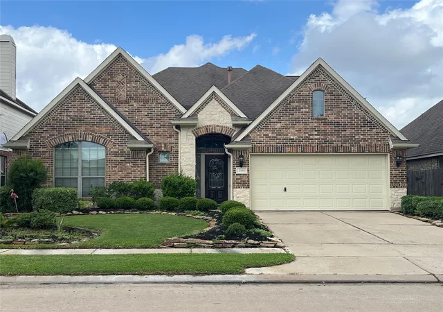Homes for sale in Pearland, TX | 2106 Cambridge Bay Dr, Pearland, TX 77584 | MLS# 71136339