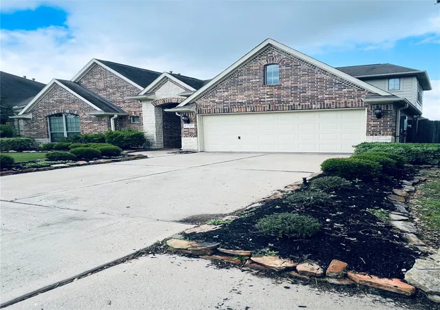 Homes for sale in Pearland, TX | 2106 Cambridge Bay Dr, Pearland, TX 77584 | MLS# 71136339