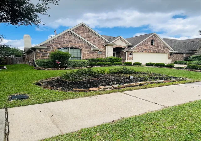 Homes for sale in Pearland, TX | 2106 Cambridge Bay Dr, Pearland, TX 77584 | MLS# 71136339