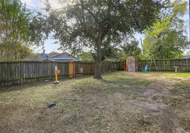 Photo 22 of Single family home for sale at 10027 Towne Mist Dr, Sugar Land, TX 77498 | MLS# 48093960 | Listing updated on 2026-07-29