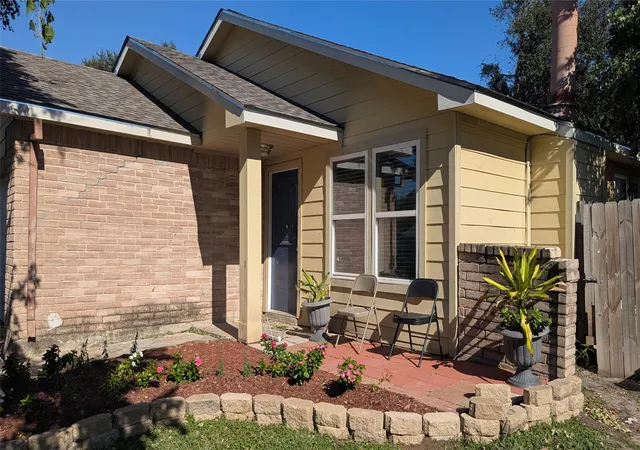Photo 3 of Single family home for sale at 10027 Towne Mist Dr, Sugar Land, TX 77498 | MLS# 48093960 | Listing updated on 2026-07-29