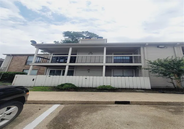 Photo 2 of Condo for sale at 17331 Red Oak Dr #10, Houston, TX 77090 | MLS# 68099941 | Listing updated on 2026-08-28