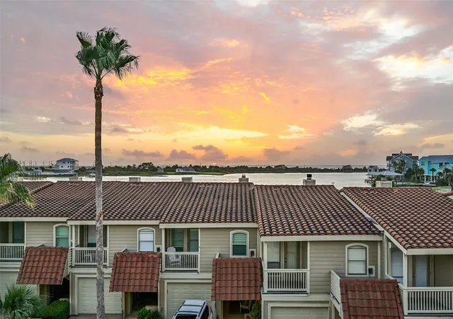 3rd image of 30 Dana Dr, Galveston, TX 77554 | MLS# 79300743