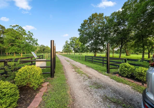 4th image of 19245 Fm 442 Rd, Boling, TX 77420 | MLS# 3473506