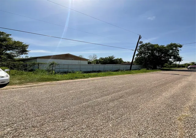 33rd image of 616 Rosedale St, La Marque, TX 77568 | MLS# 24631331
