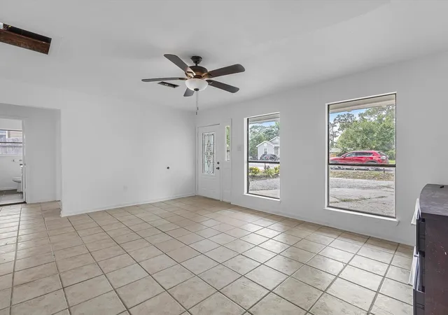 3rd image of 8161 Record St, Houston, TX 77028 | MLS# 39866313
