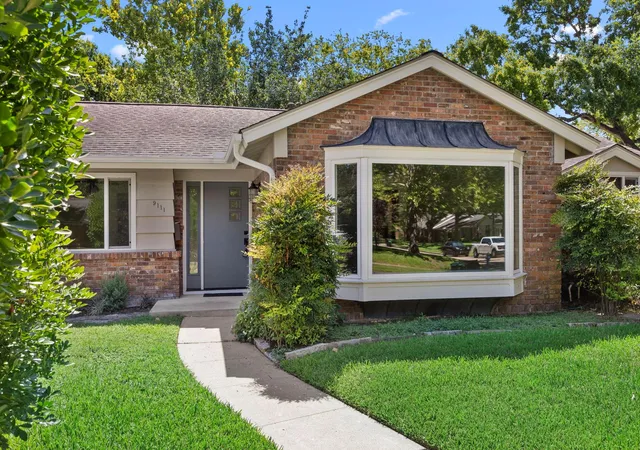 Photo 3 of Sale Pending at 9111 Timberside Dr, Houston, TX 77025 | MLS# 73372634 | Listing updated on 2026-09-15