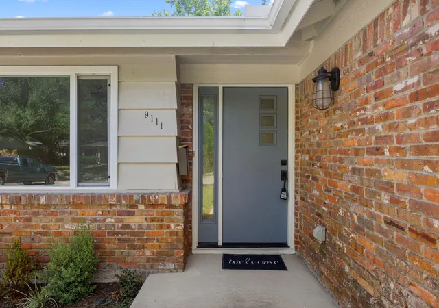 Photo 3 of Sale Pending at 9111 Timberside Dr, Houston, TX 77025 | MLS# 73372634 | Listing updated on 2026-09-15