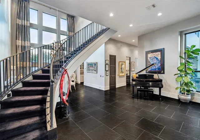 4th image of 5311 Queensloch Dr, Houston, TX 77096 | MLS# 58261084