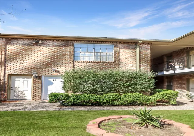 Homes for sale in Houston, TX | 6401 Skyline Dr Dr #13, Houston, TX 77057 | MLS# 82691701