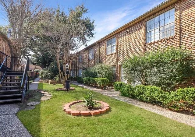 Homes for sale in Houston, TX | 6401 Skyline Dr Dr #13, Houston, TX 77057 | MLS# 82691701