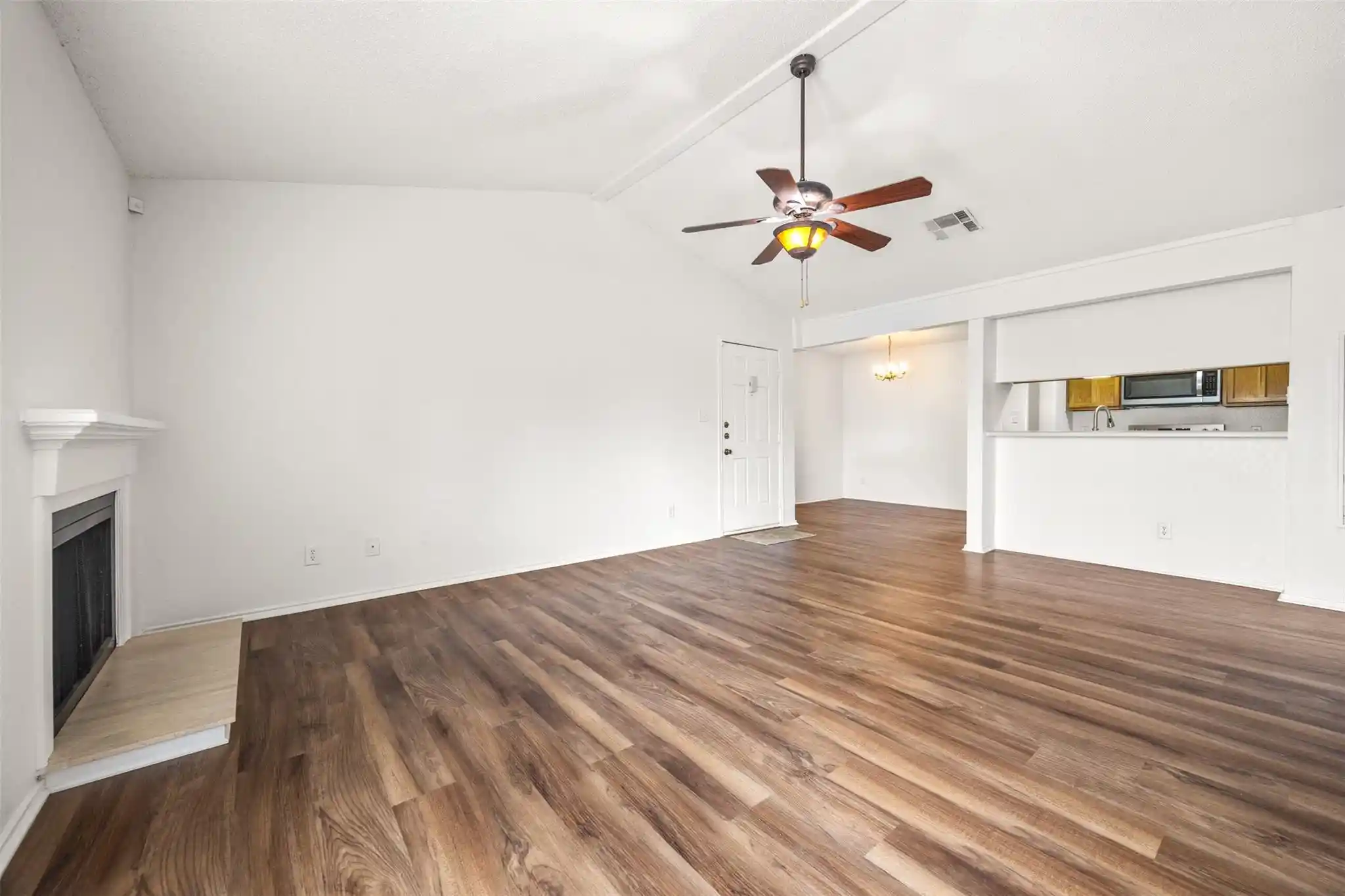 Listing Photo 2 - Condo for sale in 1202 Thorpe Ln located at 1202 Thorpe Ln, San Marcos, TX 78666 - Unit #612