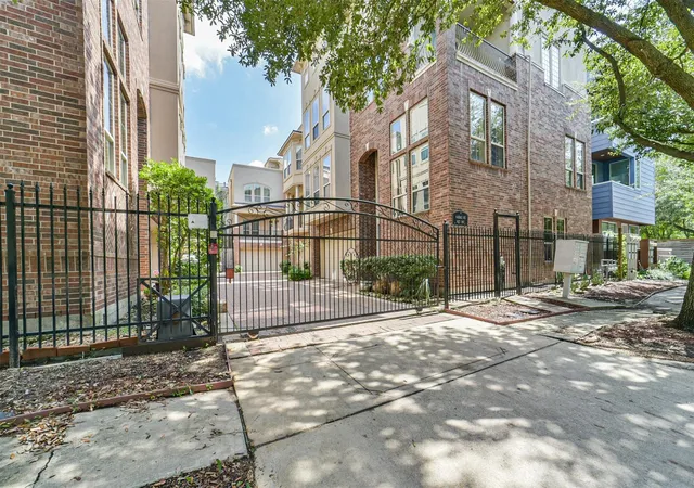 Homes for sale in Houston, TX | 1833 Oakdale St, Houston, TX 77004 | MLS# 58388095