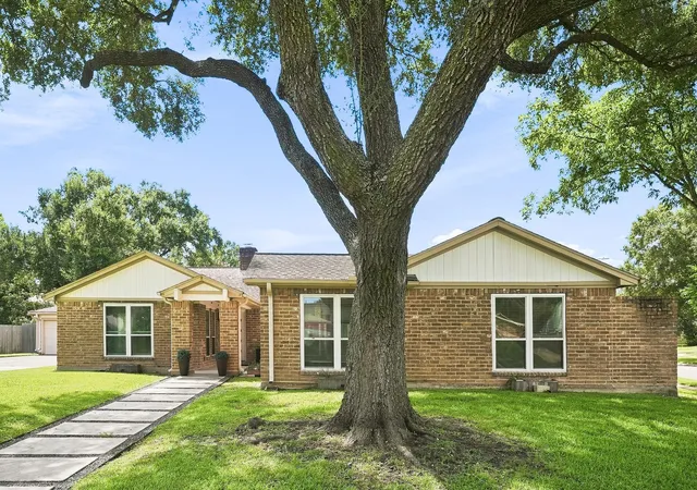2nd image of 1135 Trowbridge Dr, Houston, TX 77062 | MLS# 84513492