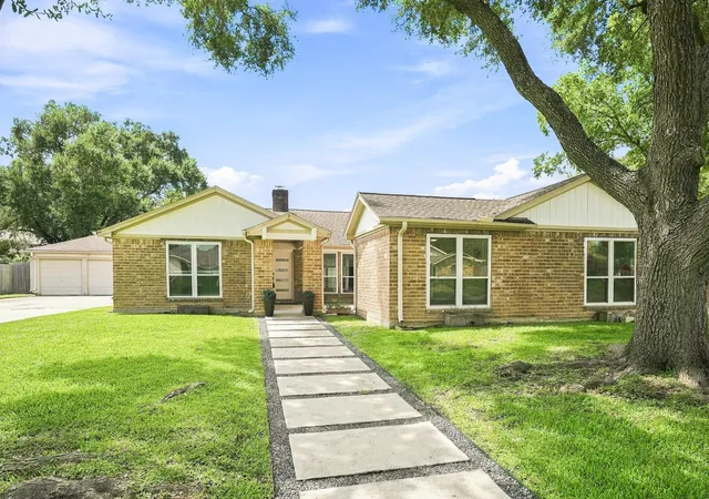 3rd image of 1135 Trowbridge Dr, Houston, TX 77062 | MLS# 84513492