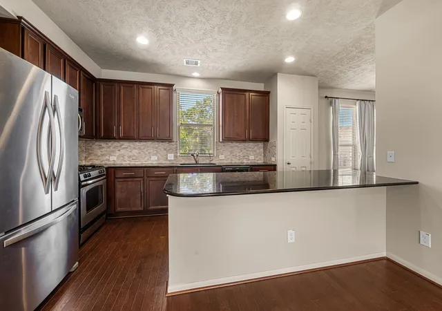 Photo 3 of Townhouse for sale at 3327 Home Point Dr, Houston, TX 77091 | MLS# 64493719 | Listing updated on 2026-09-09