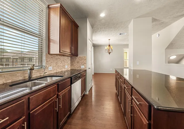 Photo 4 of Townhouse for sale at 3327 Home Point Dr, Houston, TX 77091 | MLS# 64493719 | Listing updated on 2026-09-09