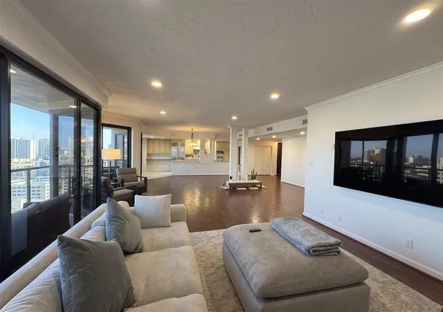 3rd image of 3350 Mccue Rd #1703, Houston, TX 77056 | MLS# 76490018