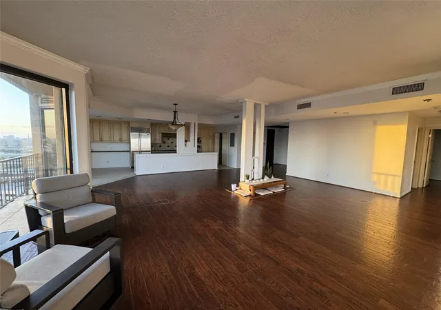 5th image of 3350 Mccue Rd #1703, Houston, TX 77056 | MLS# 76490018