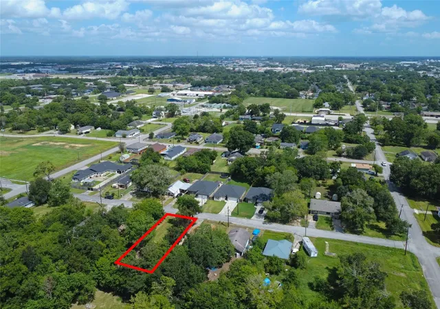 Photo 3 of Sale Pending at 3147 Waverly St, Beaumont, TX 77705 | MLS# 79194037 | Listing updated on 2026-09-20