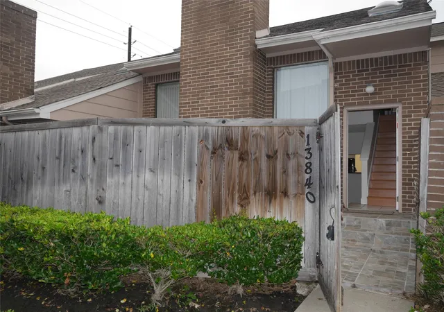2nd image of 13840 Hollowgreen Dr #106, Houston, TX 77082 | MLS# 58068489