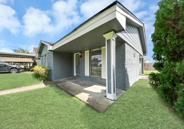 Photo 3 of Single family home for sale at 802 Ave M, South Houston, TX 77587 | MLS# 23678772 | Listing updated on 2026-08-19