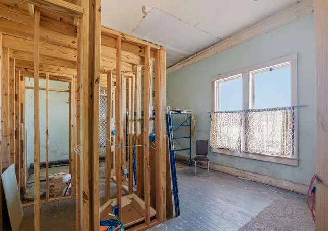 Listing Photo 2 - Condo for sale in building located at 207 W Grand Ave, Yoakum, TX 77995 - Unit #