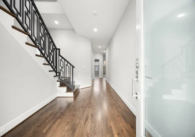 Photo 3 of Single family home for sale at 307 Knox St, Houston, TX 77007 | MLS# 53899049 | Listing updated on 2026-09-14