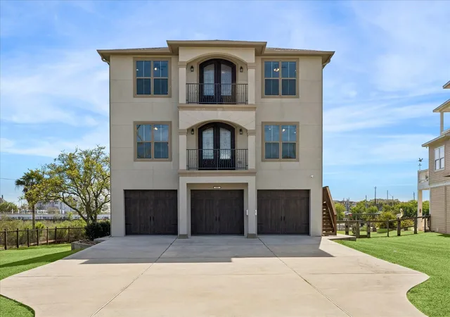 Photo 1 of Single family home for sale at 2001 Oceanview Dr, Seabrook, TX 77586 | MLS# 24498629 | Listing updated on 2026-09-12