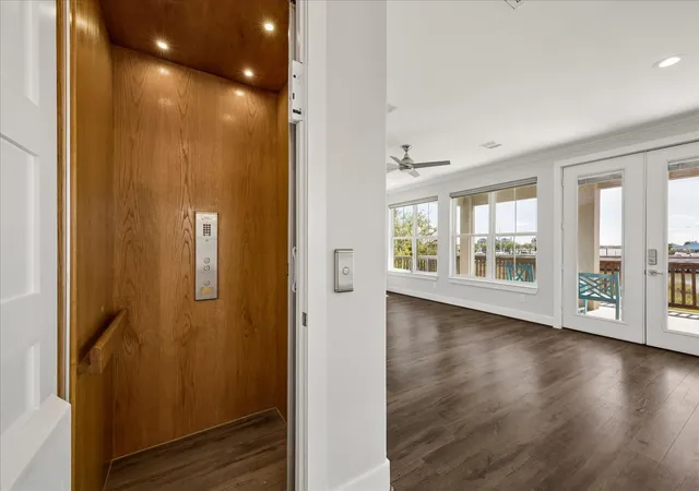 Photo 3 of Single family home for sale at 2001 Oceanview Dr, Seabrook, TX 77586 | MLS# 24498629 | Listing updated on 2026-09-12