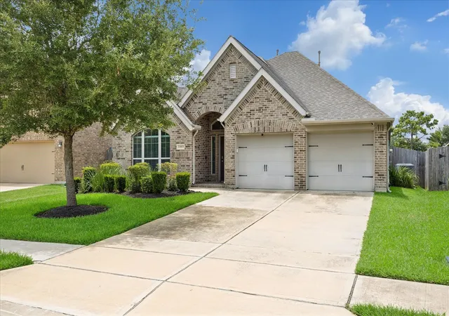 Photo 2 of Single family home for sale at 13833 Arbor Meadows Lane, Pearland, TX 77584 | MLS# 39269685 | Listing updated on 2026-09-20