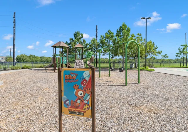 Photo 4 of Single family home for sale at 4515 Breezewood Dr, Rosenberg, TX 77471 | MLS# 97394934 | Listing updated on 2026-09-14