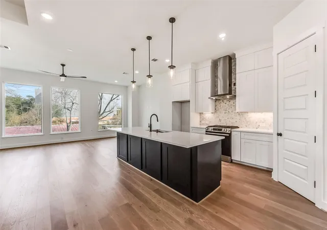 Photo 2 of Single family home for sale at 806 Fisher St #B, Houston, TX 77018 | MLS# 68094302 | Listing updated on 2026-09-14