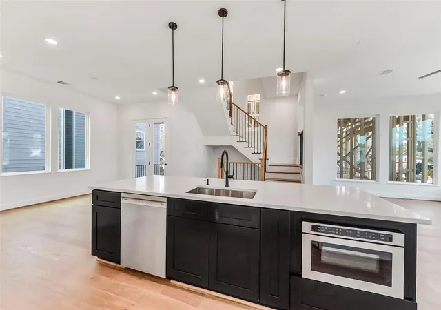 Photo 3 of Single family home for sale at 806 Fisher St #B, Houston, TX 77018 | MLS# 68094302 | Listing updated on 2026-09-14