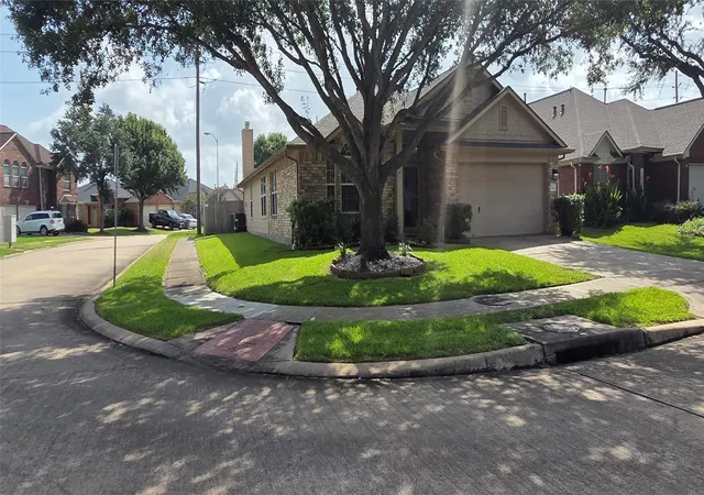 Photo 3 of Single family home for sale at 2406 Cardinal Elm St, Fresno, TX 77545 | MLS# 98143799 | Listing updated on 2026-09-12