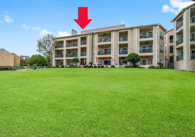 Listing Photo 2 - Condo for sale in building located at 12800 Melville Dr, Montgomery, TX 77356 - Unit #A313
