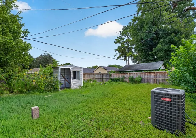15th image of 4813 Brinkley St, Houston, TX 77033 | MLS# 98598701