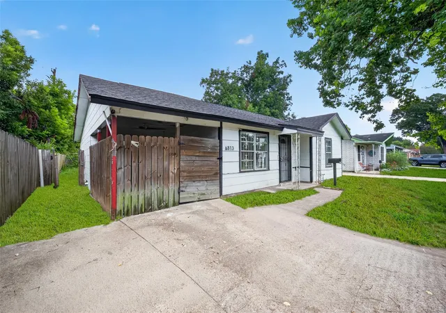 3rd image of 4813 Brinkley St, Houston, TX 77033 | MLS# 98598701