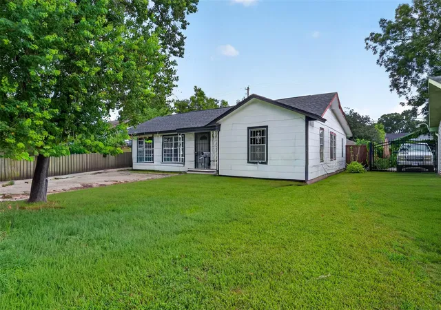 4th image of 4813 Brinkley St, Houston, TX 77033 | MLS# 98598701