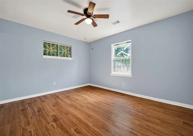 5th image of 4813 Brinkley St, Houston, TX 77033 | MLS# 98598701
